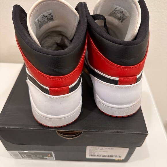 AIR JORDAN 1 MID "Chicago 2020" - Picture 8 of 12